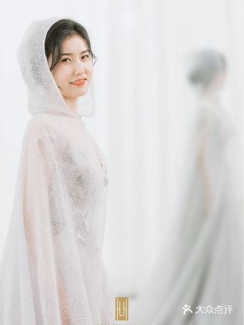 穿上这件婚纱，就是冰雪奇缘里的公主