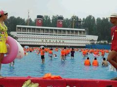 -黄河谷马拉湾海浪浴场