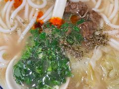 -鑫花溪牛肉米粉(东环大润发店)