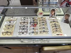 -光明眼镜·蔡司授权(徐泾店)