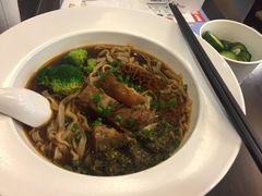 半筋半肉面-康师傅私房牛肉面(申虹店)