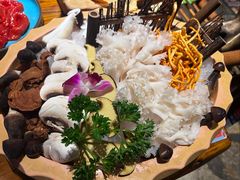 -老牌坊云南鱼豆花火锅(爱建店)