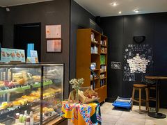 面包甜点陈列柜-星巴克(成都机场T2店)