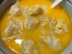 金汤黄鱼馄饨-蟹黄鱼·楼上面馆(外滩中央旗舰店)
