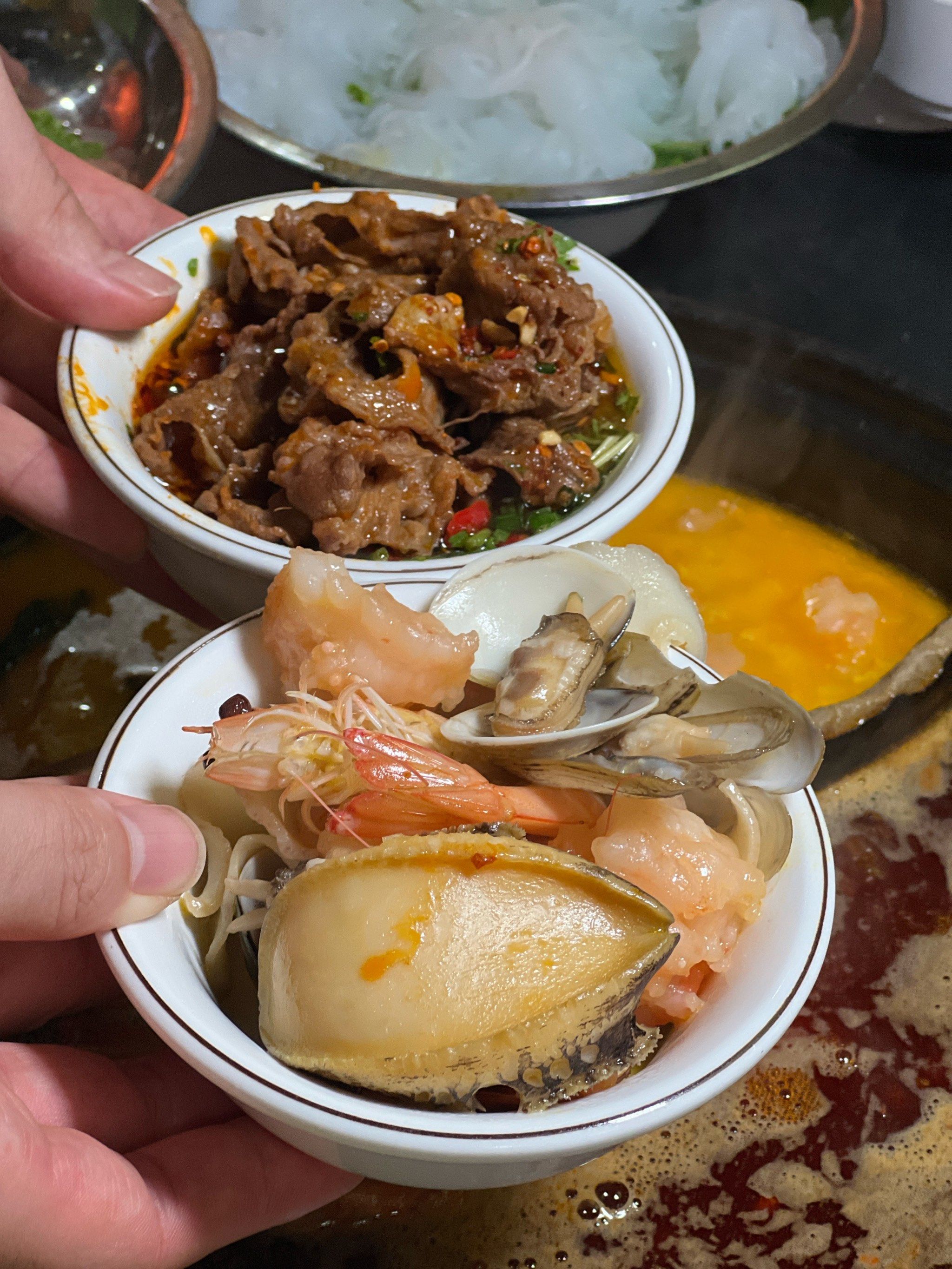 吃饭遇见的店员他们好快乐啊猜丁壳赢榴莲
