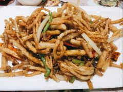 干煸茶树菇-添福来墨鱼饺子 · 海鲜东北菜(大连星海·黄浦路店)