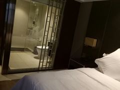 -武汉光谷广场杨家湾地铁站怡程酒店