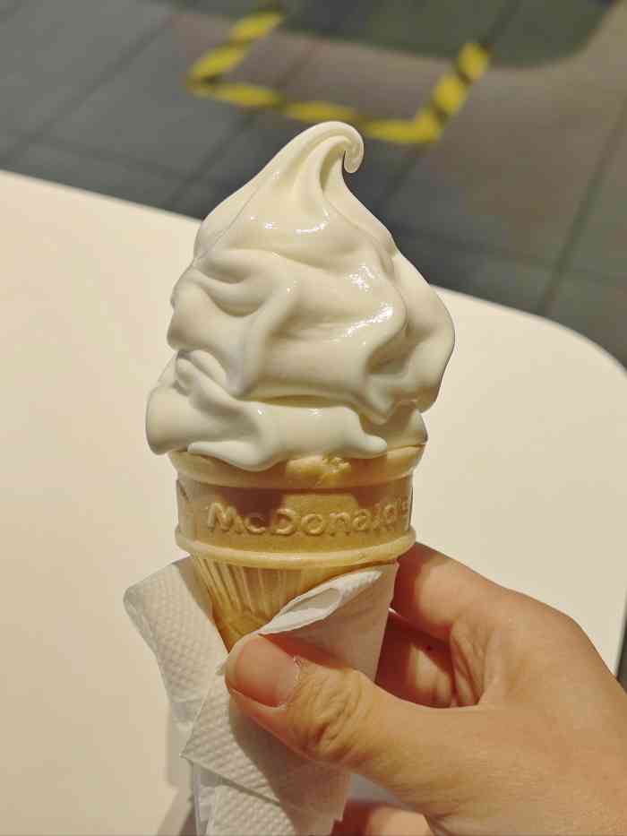 麦当劳(华清店)-"麦当劳的蓝莓芝士派!第一天特价三块钱一个.