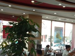 大堂-李先生牛肉面大王(营口大润发店)