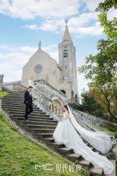 -现代经典婚纱摄影