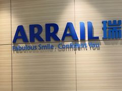 -瑞尔齿科(上海长风大悦城店)