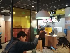 -麦当劳(上海虹桥站30B检票口楼上)