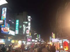 -六合夜市