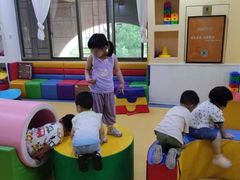-瑞恩宝感统训练·语言提升·蒙氏托育中心