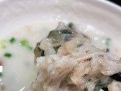 皮蛋瘦肉粥-香港新发烧腊茶餐厅(水围店)