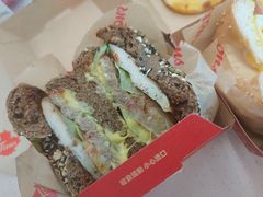 辣烤牛肉贝果堡-Tims天好咖啡·贝果(凯德大峡谷购物中心店)