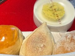 餐前面包配黄油-弦月窗LUNETTE BY AMANDA(复兴路店)