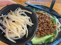 -丽虹云南过桥米线(兴工街店)