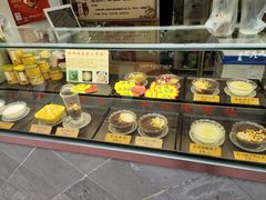 面包甜点陈列柜-朱鸿兴面馆(镇湖店)