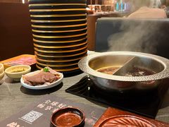 -牛YO寿喜烧·铁板烧和牛火锅自助(市府恒隆店)