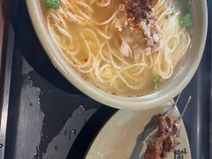 -亮亮面馆(经六路店)
