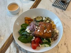 三文鱼色拉-ROAST coffee & eatery