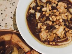 野蘑菇酸菜双拼鸡炒-疆Jiang·新疆秘制料理