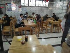 大堂-百年尹氏汤包(环球美食荟店)