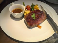 -卡普里披萨·牛扒·下午茶