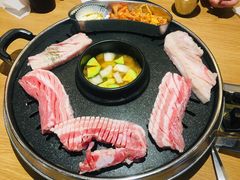 -江南猪肉商会无限续吃(弘大店)