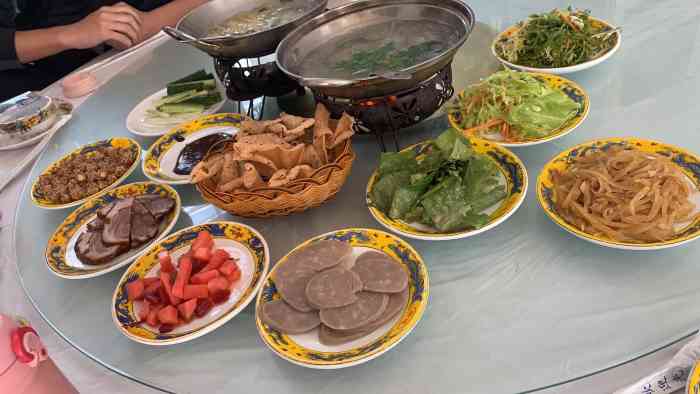 康陵正德春饼宴70号-"这里是明朝康陵守墓人的后代形成的村子,村.