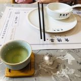 蘸了排骨的肉香带点儿咸味口感很好
