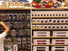 -名创优品(北京新中关购物中心地铁层店)