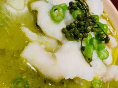 -渝是乎酸菜鱼·川渝小炒(新世界百货望京店)