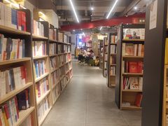 -新华书店(保利水城店)