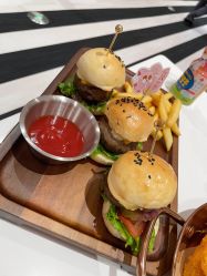 -奈尔宝家庭中心·亲子餐厅(北京东坝万达店)