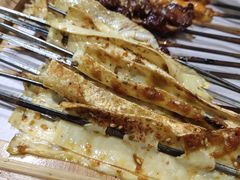 碳烤自制鲜豆皮-三里桥徐家烧烤(启明街店)
