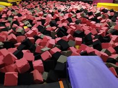 -嘿哟动霸CHUA·新潮玩运动娱乐中心·蹦床滑冰团建乐园