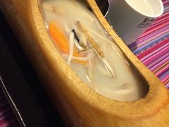 -香巴拉云南餐厅(华莱坞店)