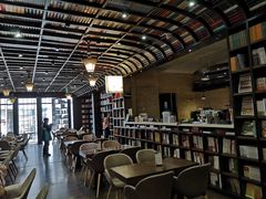 -钟书阁(松江泰晤士小镇店)