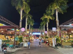 -三亚火车头万人海鲜广场