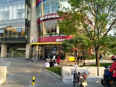 -麦当劳(展览路店)