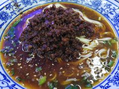 -渝之汇牛肉豌杂面