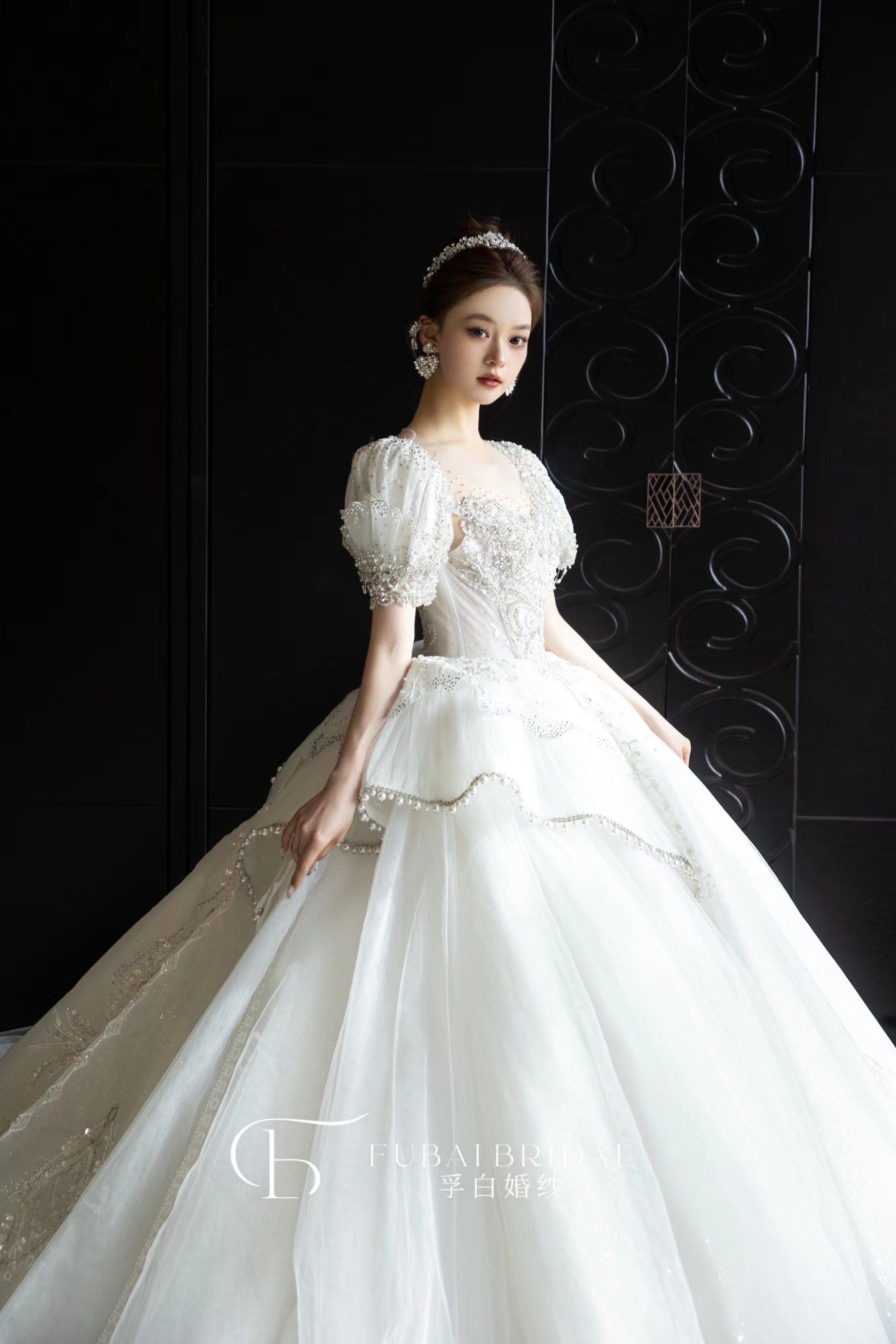 皇室级奢华的梦幻宫廷风爆闪婚纱