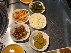 9种小菜-韩聚屋韩国烤肉餐厅(新北万达店)