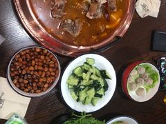 -虾弄弄海派小龙虾·牛羊蝎子火锅