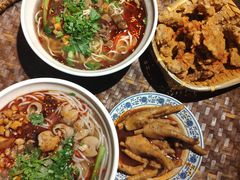 阿婆酥肉-爆炸头阿姨小四川正宗川味小吃(无任何分店)