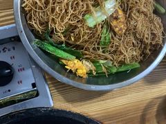 炒粉-大眼强五杯鹅·桑拿鸡煲