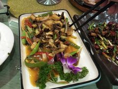 -香巴拉云南餐厅(华莱坞店)