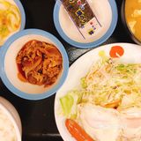 选择【松屋】解决早餐 进门就是自助机器，中文和日文的